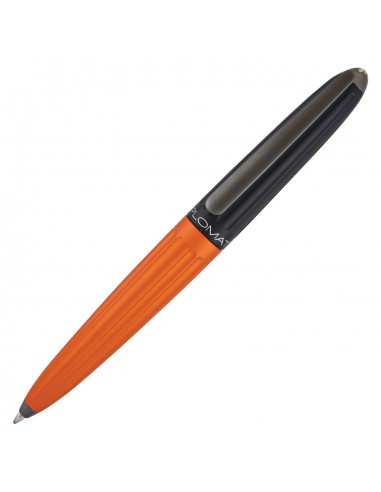 Diplomat Pens Aero Black/Orange Ballpoint Pen brillant des détails fins